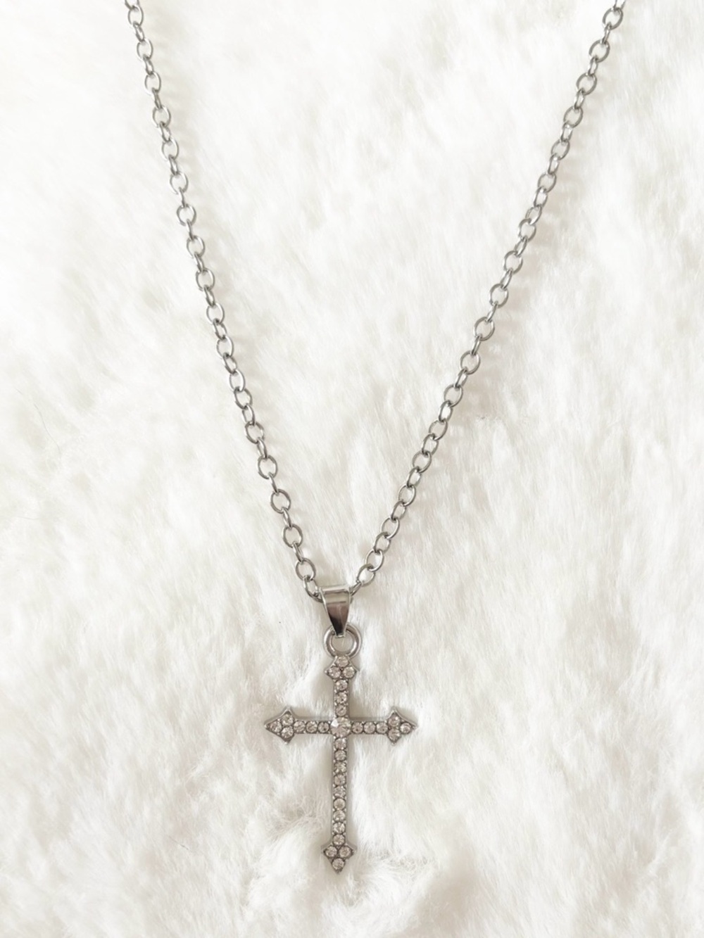 5/$15 🩷 MUST BUNDLE Silver Crystal Cross Pendant Necklace - Women Jewelry